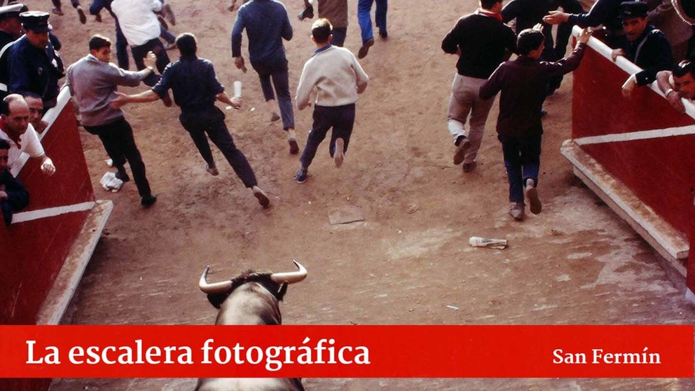 Encierro a la salida del callejón y entrada al ruedo de la plaza de toros (Foto Javier Cejuela, cortesía de la familia)