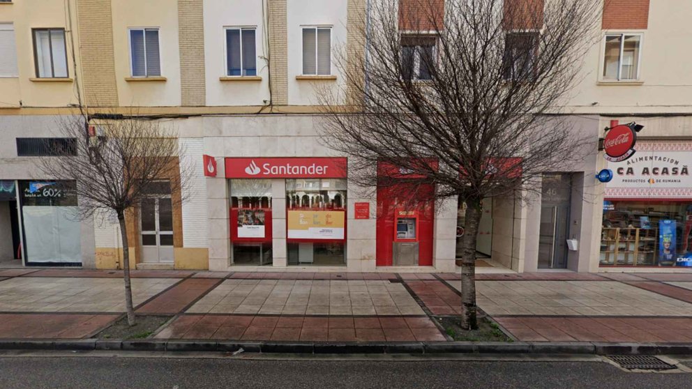 Oficina del Banco Santander atracada este viernes en Pamplona. GOOGLEMAPS