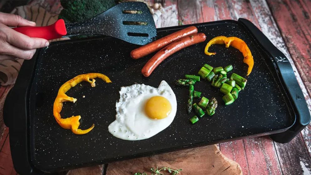 La plancha de asar de Jata es perfecta para preparar comidas ligeras este verano. CEDIDA