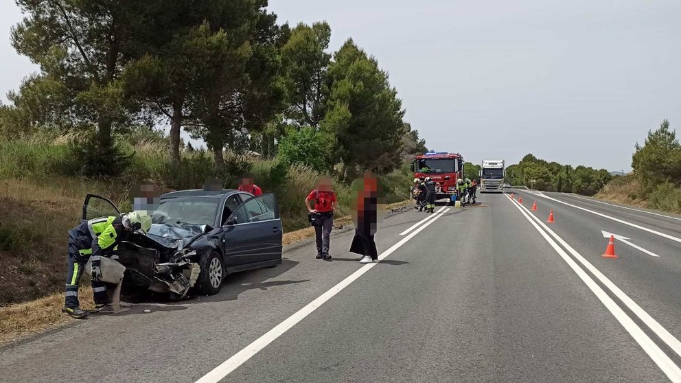 Herida una joven de 19 años en una colisión entre un turismo y un camión en Olite. BOMBEROS DE NAVARRA