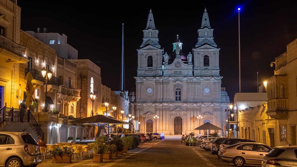 Luminarias Siglo XLA en la histórica plaza de San Pablo, Malta. ATP ILUMINACIÓN