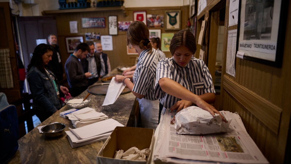 La Churrería La Mañueta de Pamplona abre por primera vez en 2024 para preparar la llegada de los próximos Sanfermines. PABLO LASAOSA