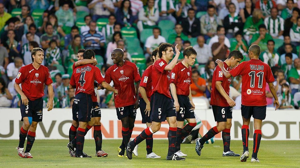 Miguel Flaño junto a otros futbolistas en un partido contra el Real Betis en 2007. C.A.OSASUNA