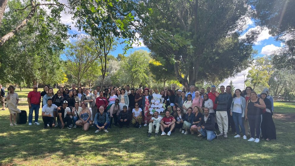 Foto del acto con participantes de los programas de Empleo Social protegido en la Ribera de Navarra. AYUNTAMIENTO DE TUDELA