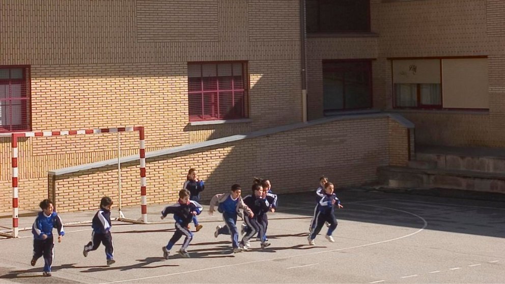Imagen de unos niños jugando en un patio de un colegio. AYUNTAMIENTO DE PAMPLONA