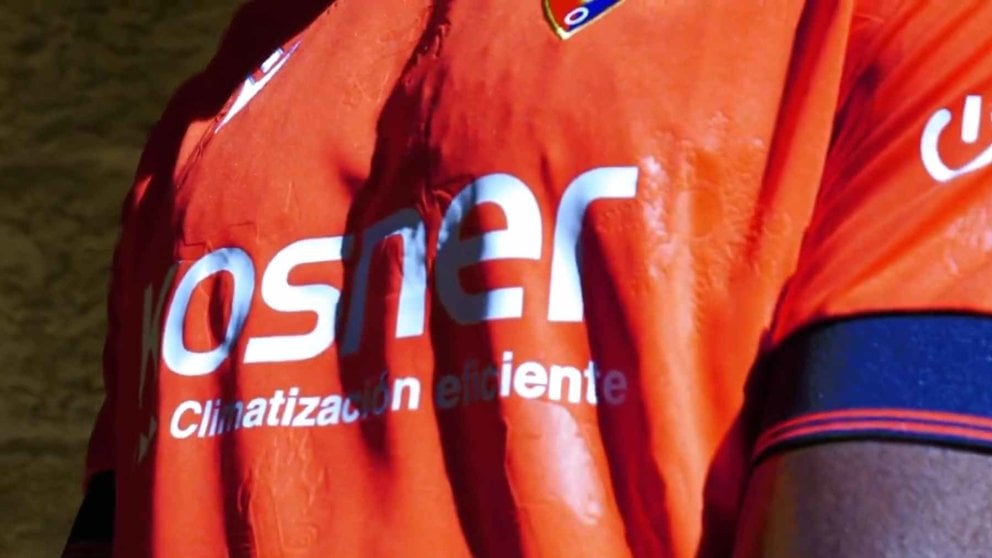 La nueva camiseta de Osasuna para la temporada 2024/2025 de la firma Macron. OSASUNA