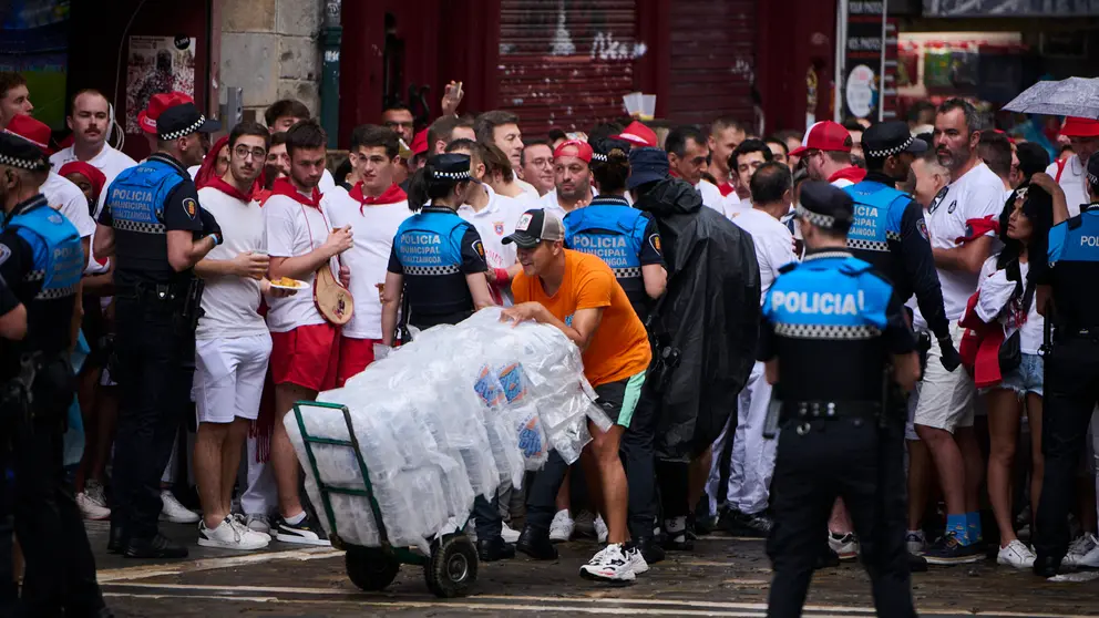 Chupinazo de San Fermín 2024 en la Plaza del Ayuntamiento de Pamplona. PABLO LASAOSA