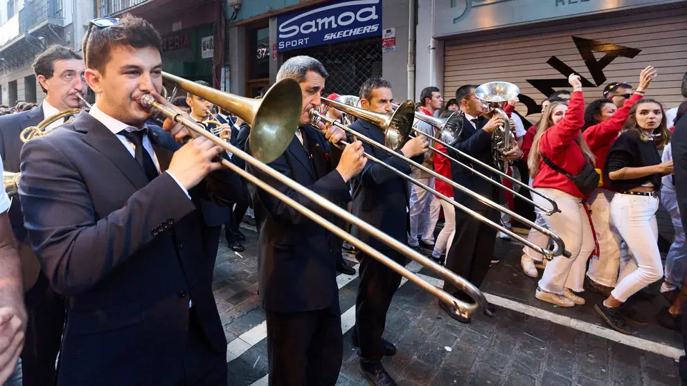La m&uacute;sica de las Dianas de San Ferm&iacute;n marca el inicio de las fiestas cada ma&ntilde;ana a las 6.45 horas con la banda municipal La Pamplonesa recorriendo las calles del casco viejo de Pamplona tocando canciones t&iacute;picas sanfermineras. I&Ntilde;IGO ALZUGARAY