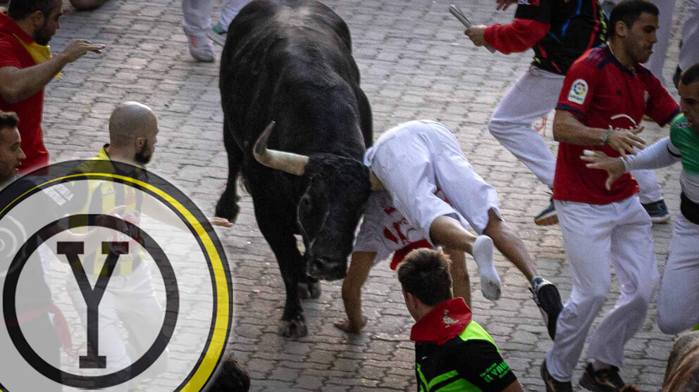 Séptimo encierro de San Fermín 2023 con toros de Victoriano del Río en el callejón. MAITE H MATEO