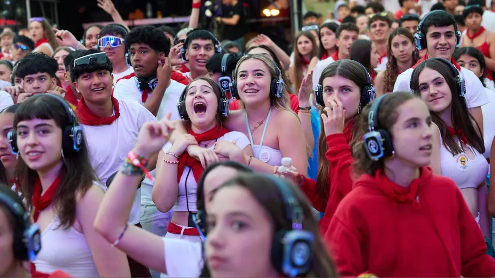 Silent Party con DJ Mar&iacute;a L&oacute;pez, en la zona joven de San Ferm&iacute;n 2024 en la plaza de los Fueros de Pamplona. I&Ntilde;IGO ALZUGARAY