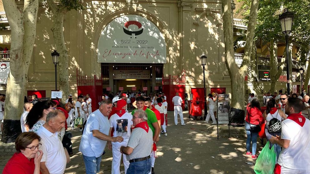 Ambiente en la plaza de toros de Pamplona antes de la corrida de Roca Rey, Cayetano y Pablo Aguado. NAVARRA.COM