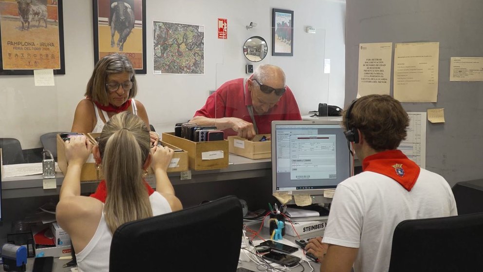 La oficina de objetos perdidos en Pamplona durante San Fermín. AYUNTAMIENTO DE PAMPLONA