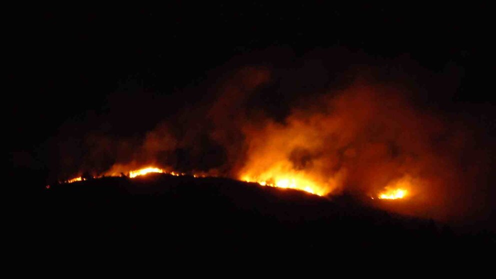 Vista del fuerte de San Cristóbal en llamas desde Artica. NAVARRA.COM