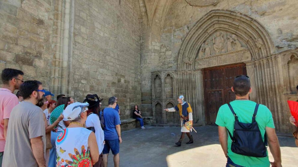 Un soldado medieval explica la historia de Sangüesa en sus visitas teatralizadas. AYUNTAMIENTO DE SANGÜESA