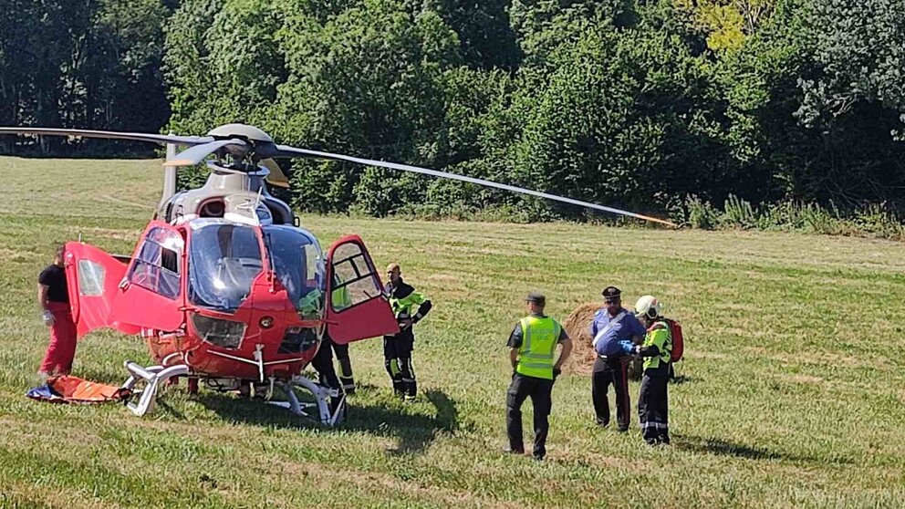 El helicóptero del Gobierno de Navarra evacúa al peregrino holandés despeñado. GUARDIA CIVIL