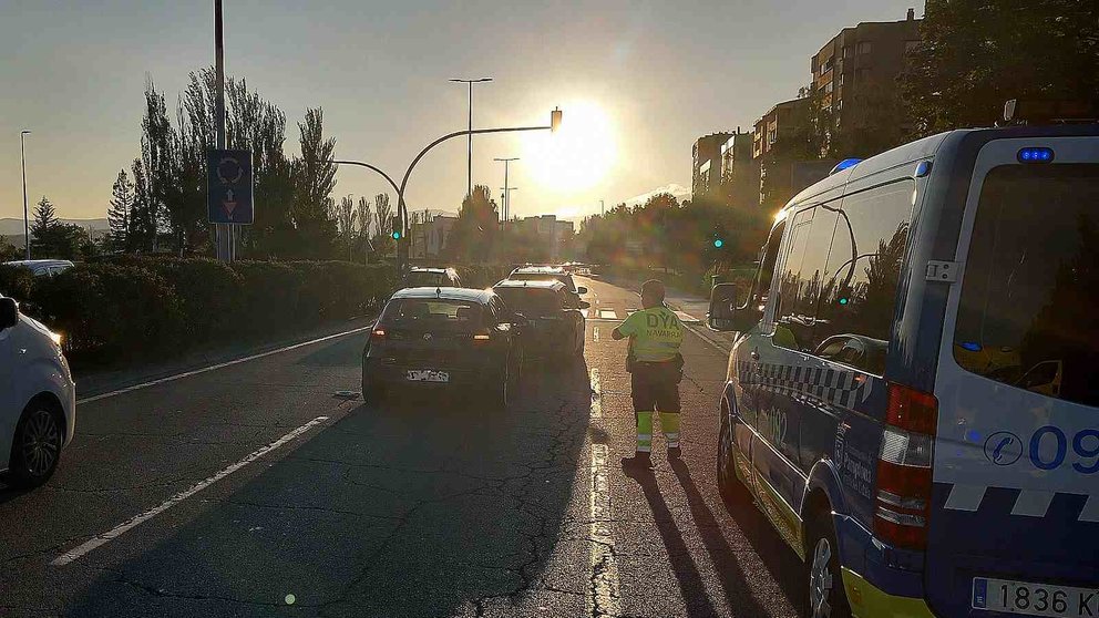 Los tres coches siniestrados en el carril central de la Avenida de Navarra. POLICÍA MUNICIPAL DE PAMPLONA