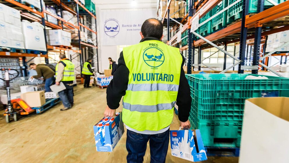 Voluntarios de la campaña 'Ningún hogar sin alimentos' de la Fundación la Caixa. Fundación la Caixa