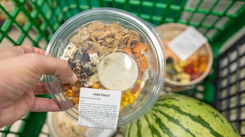 Mercadona, ha ampliado su surtido de comidas preparadas con tres nuevas y deliciosas opciones: poke de pollo, ensalada de marisco y salmón con verduras.