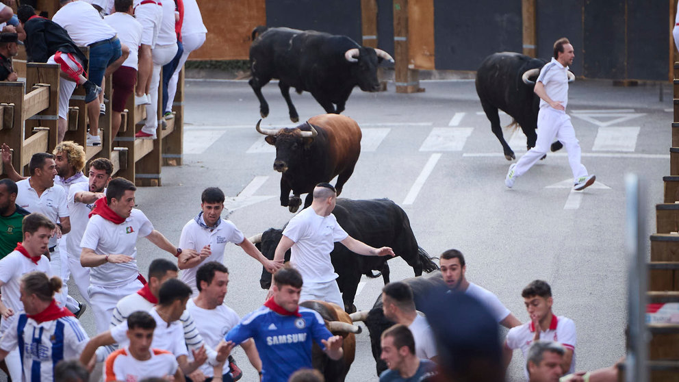 Cuarto encierro de las fiestas de Tudela 2024 con toros de Núñez del Cuvillo. PABLO LASAOSA