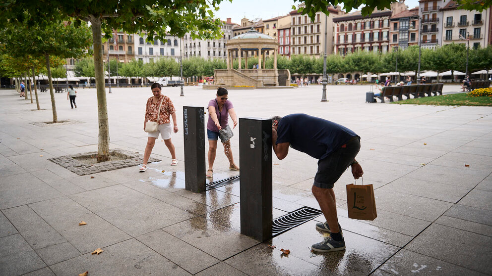 Día de calor y lluvia en Pamplona durante la nueva jornada de ola de calor. PABLO LASAOSA