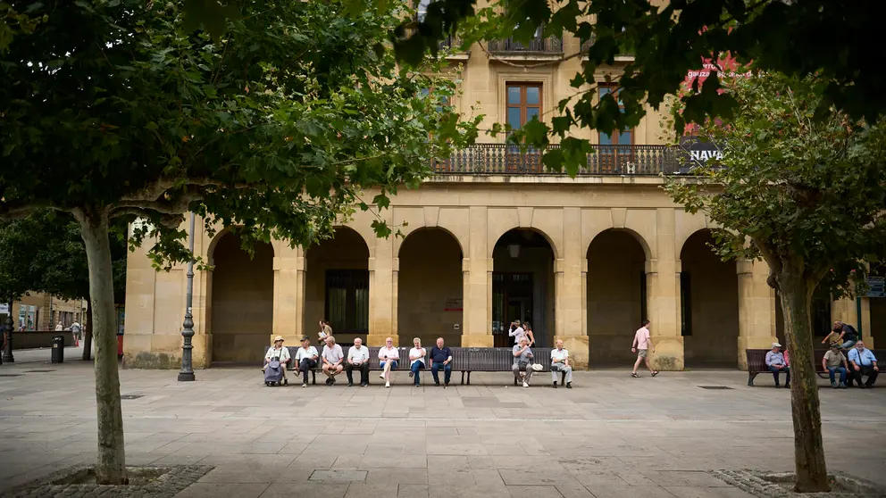 Día de calor y lluvia en Pamplona durante la nueva jornada de ola de calor. PABLO LASAOSA