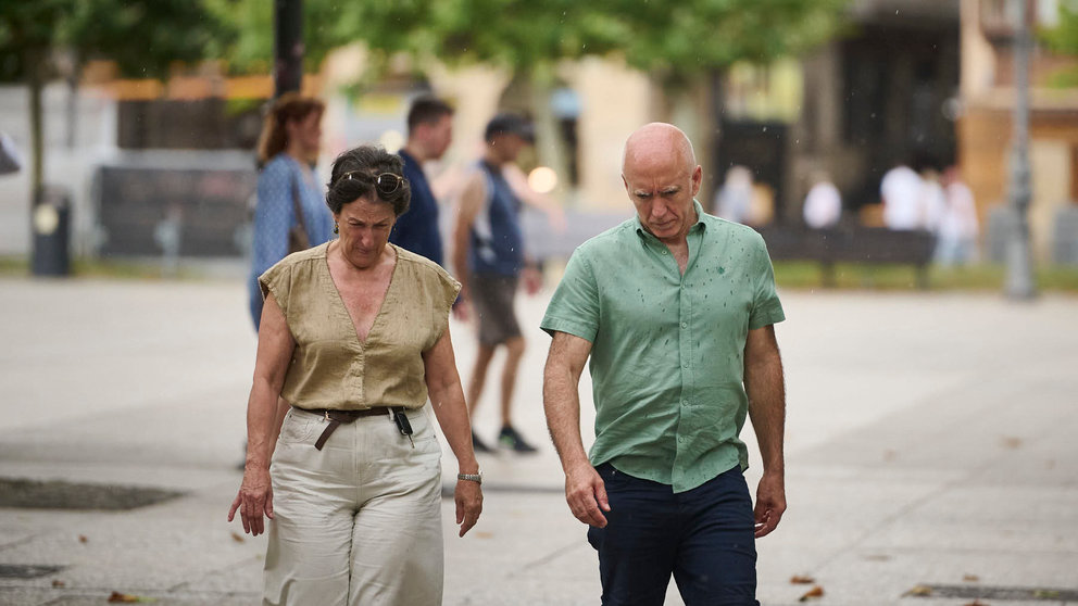 Día de calor y lluvia en Pamplona durante la nueva jornada de ola de calor. PABLO LASAOSA