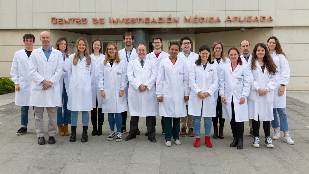 El Dr. Luis Montuenga, en el centro, con parte del equipo investigador que participa en el proyecto Spacetime. MANUEL CASTELLS / UNIVERSIDAD DE NAVARRA