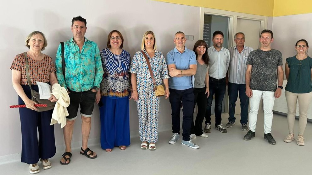 Fotografía de una visita institucional a las obras en el colegio público de Cadreita. AYUNTAMIENTO DE CADREITA