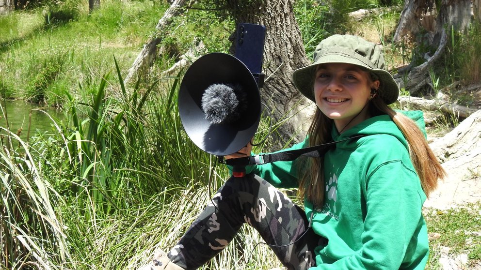 Elvia grabando sonidos (1)