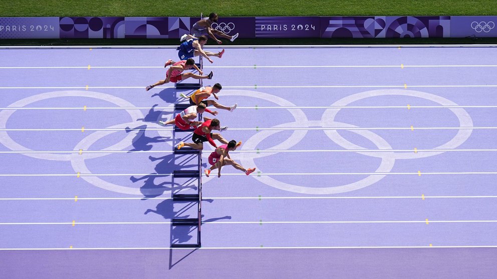 Imagen de la prueba de repesca para la semifinal de los 110 metros vallas masulina. MICHAEL KAPPELER / DPA / EUROPA PRESS