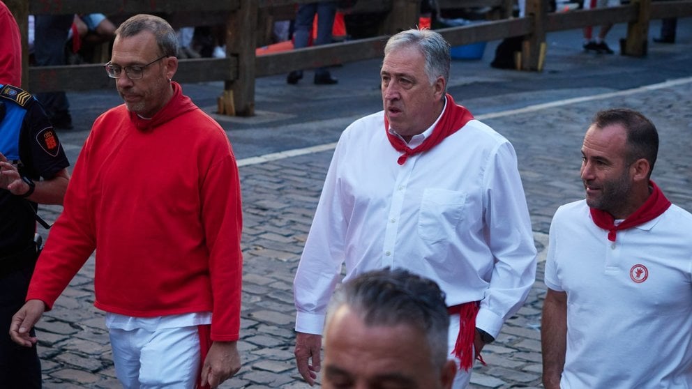 Joseba Asiron, alcalde de Pamplona, durante el primer encierro de San Fermín 2024. EUROPA PRESS