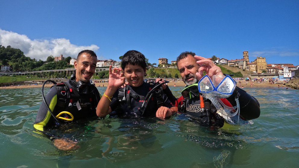 Club de Buceo Gran Azul y la federación de discapacidad COCEMFE Navarra se unen para realizar un bautismo de buceo. CEDIDA