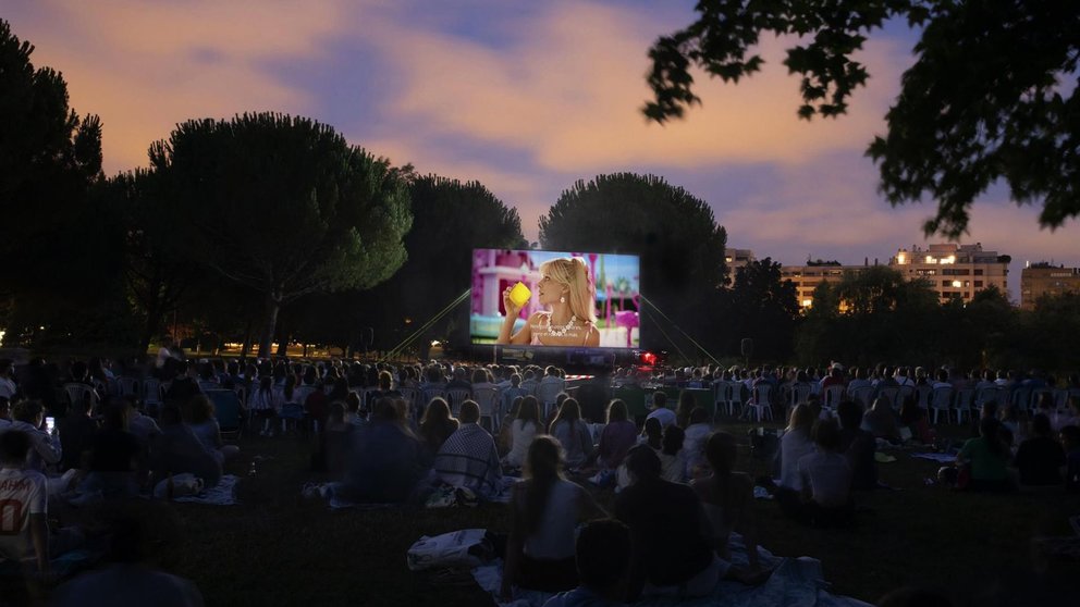 Proyección de la película 'Barbie' en el parque Yamaguchi de Pamplona. - AYUNTAMIENTO DE PAMPLONA