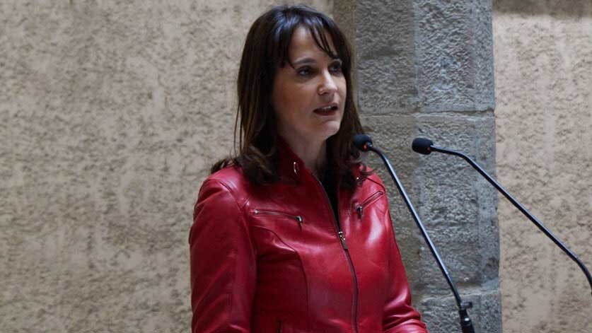 Con motivo del Día Internacional de las Mujeres, el Ayuntamiento de Pamplona ha homenajeado a cinco mujeres cuyas trayectorias visibilizan las aportaciones femeninas en diversos campos. María José Ballarín Domeque, presidenta del grupo Obercorp y vicepresidenta de la CEN; María Sanz de Galdeano Arocena, directora gerente de CEIN; Vanessa Garde, directora de música y compositora para cine y televisión; Mercedes Aranguren, directora del documental ‘El camino de Nerea’ y Amaia Osaba, piragüista. IÑIGO ALZUGARAY