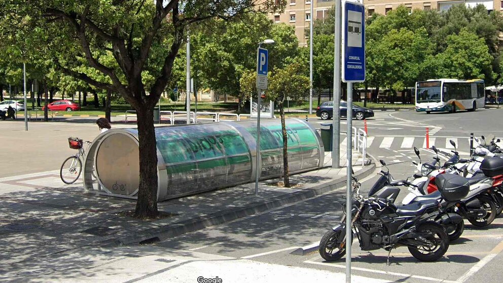 Parking público de bicicletas de la Plaza Europa de Pamplona. GOOGLE MAPS