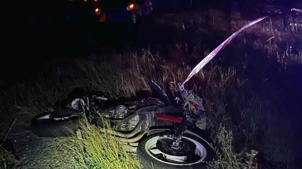 La moto accidentada en las inmediaciones de la localidad navarra de Tajonar. POLICÍA FORAL