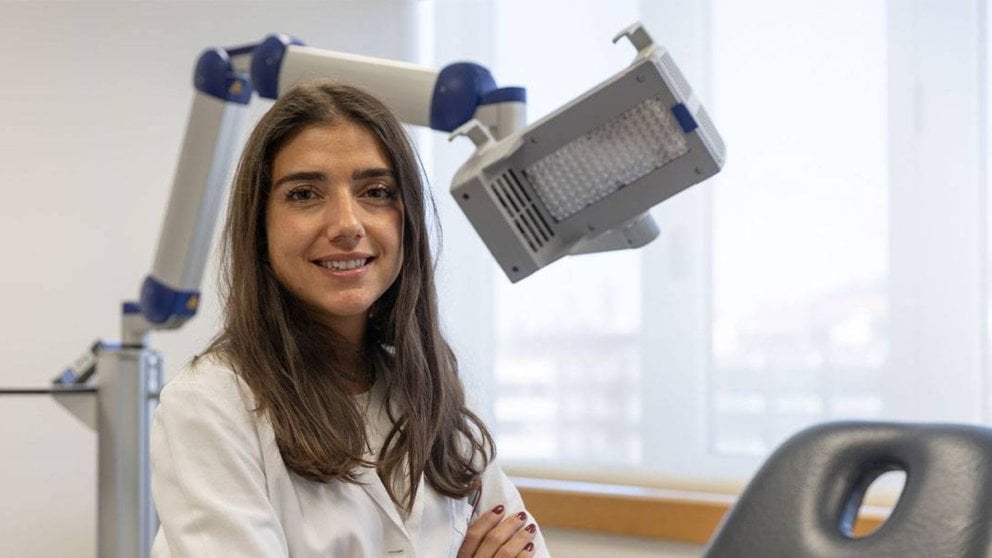 La Dra. Inés Oteiza, autora principal del artículo, en el Departamento de Dermatología de la Clínica Universidad de Navarra. CLÍNICA UNIVERSIDAD DE NAVARRA