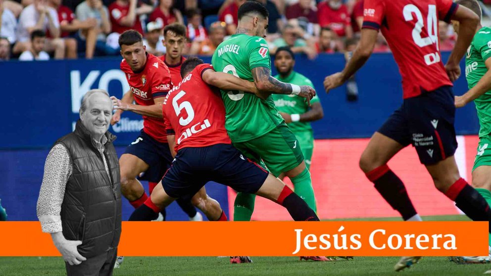 Abel Bretones (23. CA Osasuna), Jorge Herrando (5. CA Osasuna) y Miguel dela Fuente (9. CD Leganés) durante el partido de La Liga EA Sports entre CA Osasuna y CD Leganés disputado en el estadio de El Sadar en Pamplona. IÑIGO ALZUGARAY