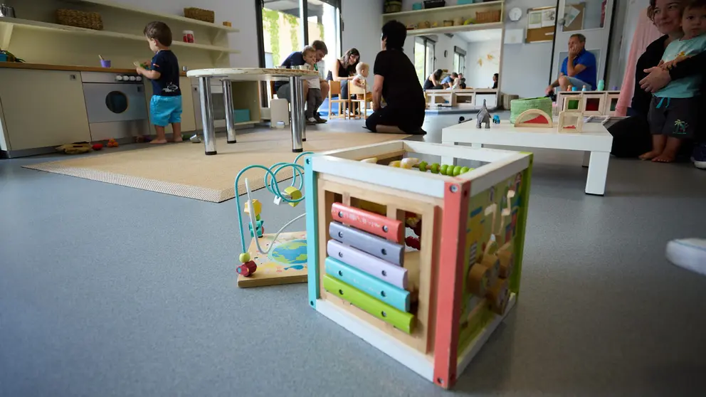 Inicio del curso 2024-25 en la Escuela Infantil Izartegi de Pamplona con la presencia de la concejala delegada de Igualdad, Acción Comunitaria, Barrios, Participación Ciudadana y Euskera, Zaloa Basabe Gutiérrez, el gerente de Escuelas Infantiles, Alfredo Hoyuelos Planillo, y de la directora pedagógica, Inés Zazu Artuch. IÑIGO ALZUGARAY