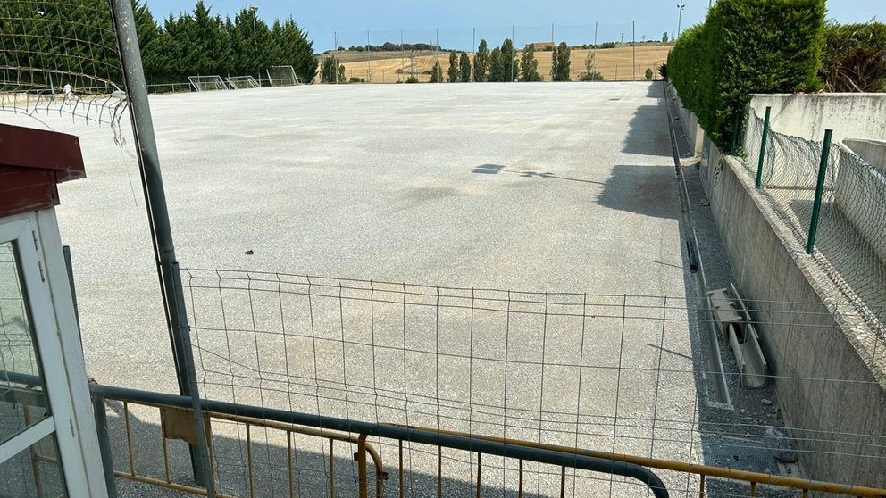 Imagen de las obras del campo de fútbol en las instalaciones deportivas de Astrain. CEDIDA