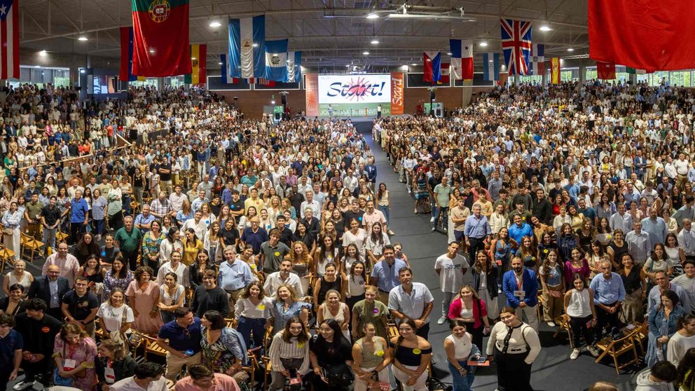 Más de 3.500 personas han participado en la jornada de bienvenida a los nuevos estudiantes de la Universidad de Navarra. UNIVERSIDAD DE NAVARRA