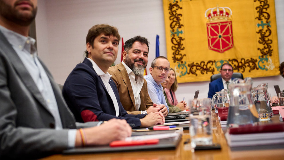 Pablo Azcona, Ramón Alzórriz y Mikel Zabaleta en la Mesa y Junta de Portavoces. PABLO LASAOSA