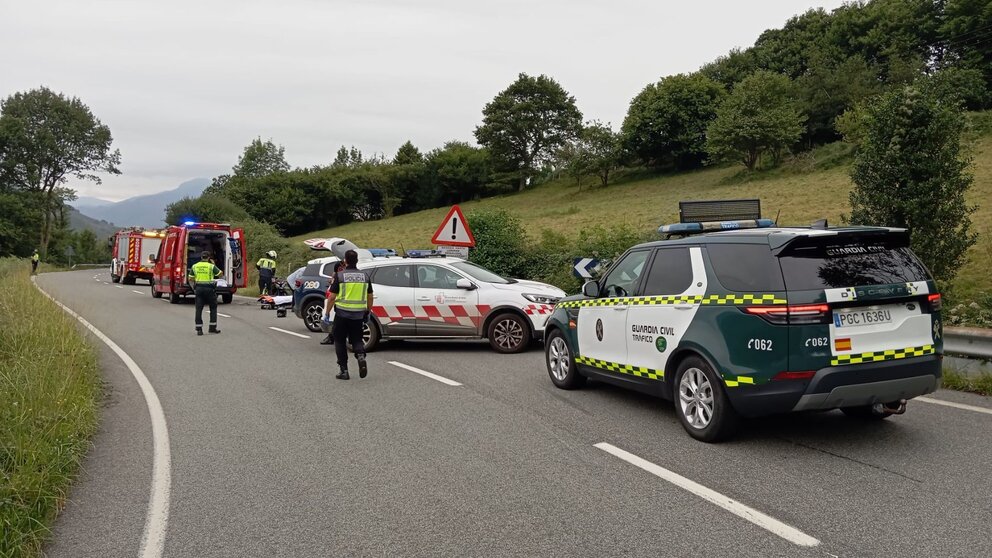 Dos motoristas heridos en un accidente en Urdax. GUARDIA CIVIL