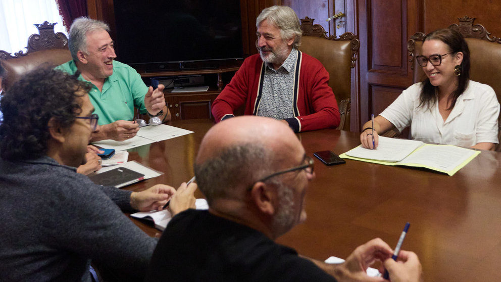 Reunión del equipo de Gobierno municipal en la Sala de la Junta de Gobierno Local de la Casa Consistorial del Ayuntamiento de Pamplona. IÑIGO ALZUGARAY