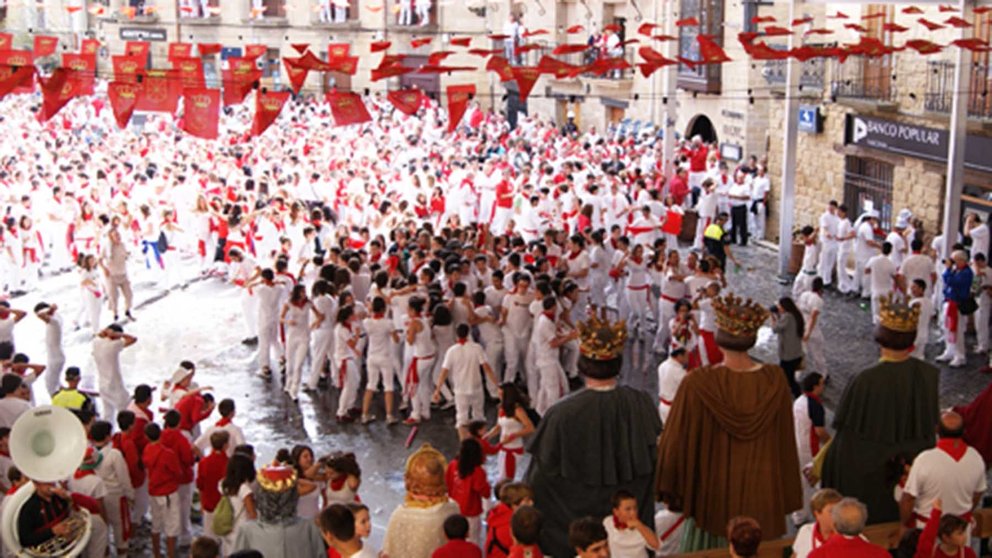 Chupinazo de las fiestas de Olite. Foto Ayuntamiento de Olite.