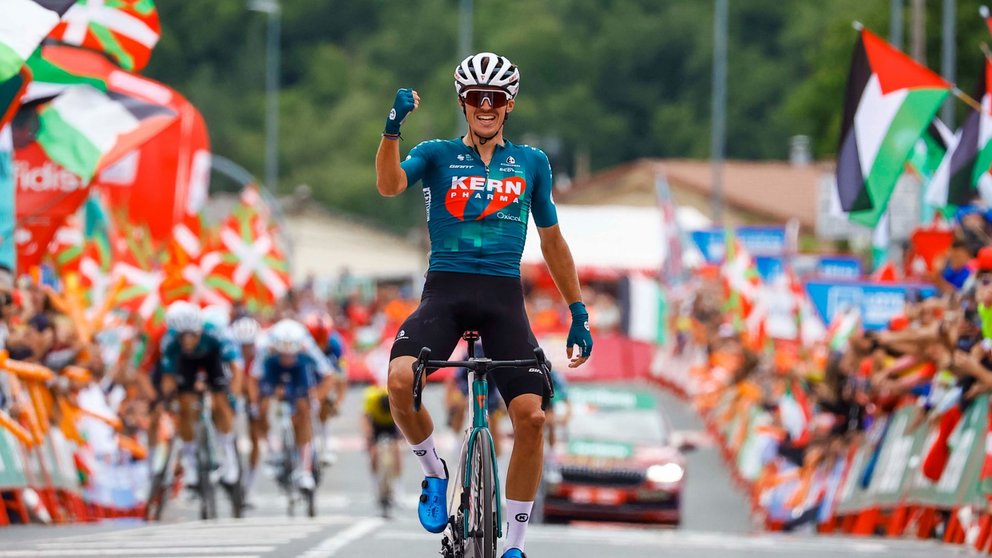 Urko Berrade, del Kern Pharma, gana su primera etapa en La Vuelta a España. @SprintCycling