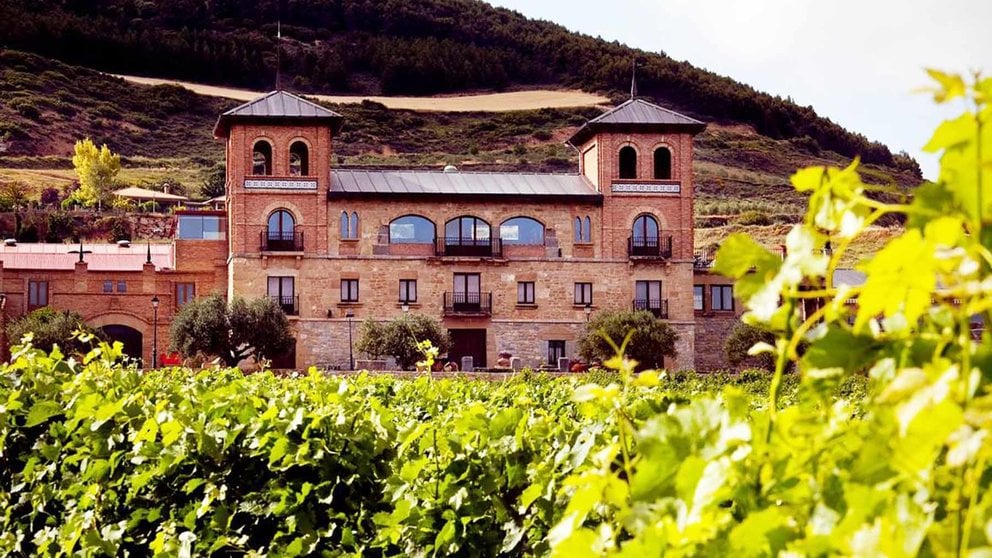 Imagen exterior de la bodega y restaurante Castillo de Monjardín en Navarra. Asociación de Sumilleres de Navarra.