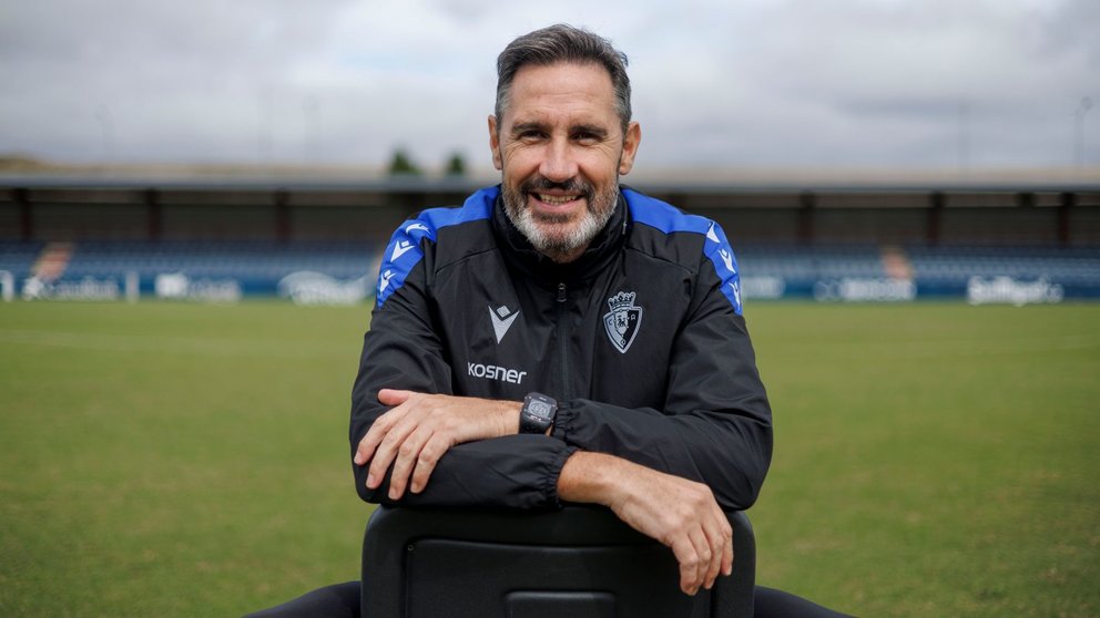 El entrenador de Osasuna, Vicente Moreno. EFE / Villar López