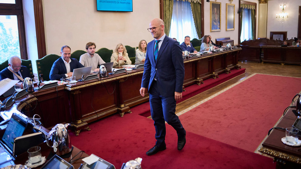 Fernando Aranguren toma posesión como  nuevo concejal del Ayuntamiento de Pamplona por UPN. PABLO LASAOSA