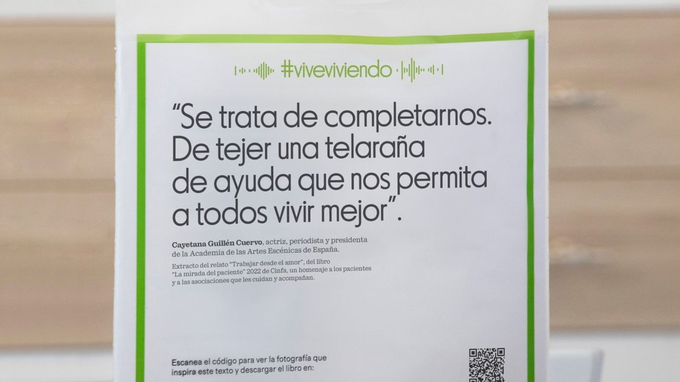 Frases de Sara Baras y Cayetana Guillén Cuervo, en las nuevas bolsas para farmacias de Cinfa. CEDIDA